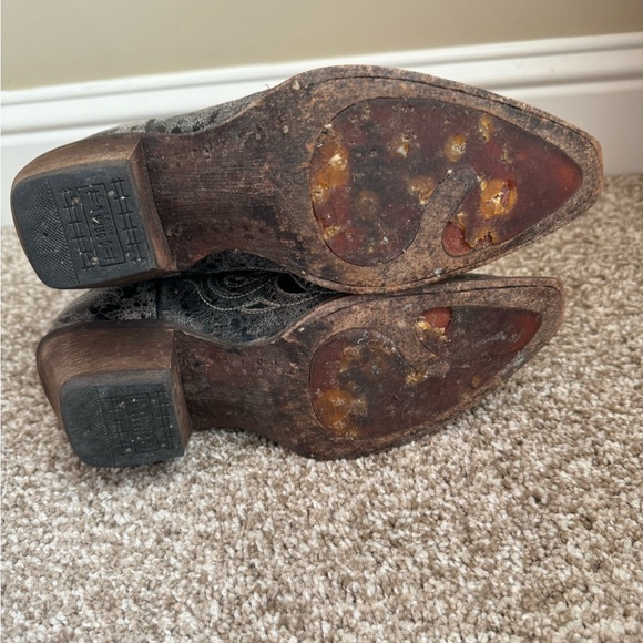 Women’s size 8 Corral Western Boots. Black. - Picture 3 of 9